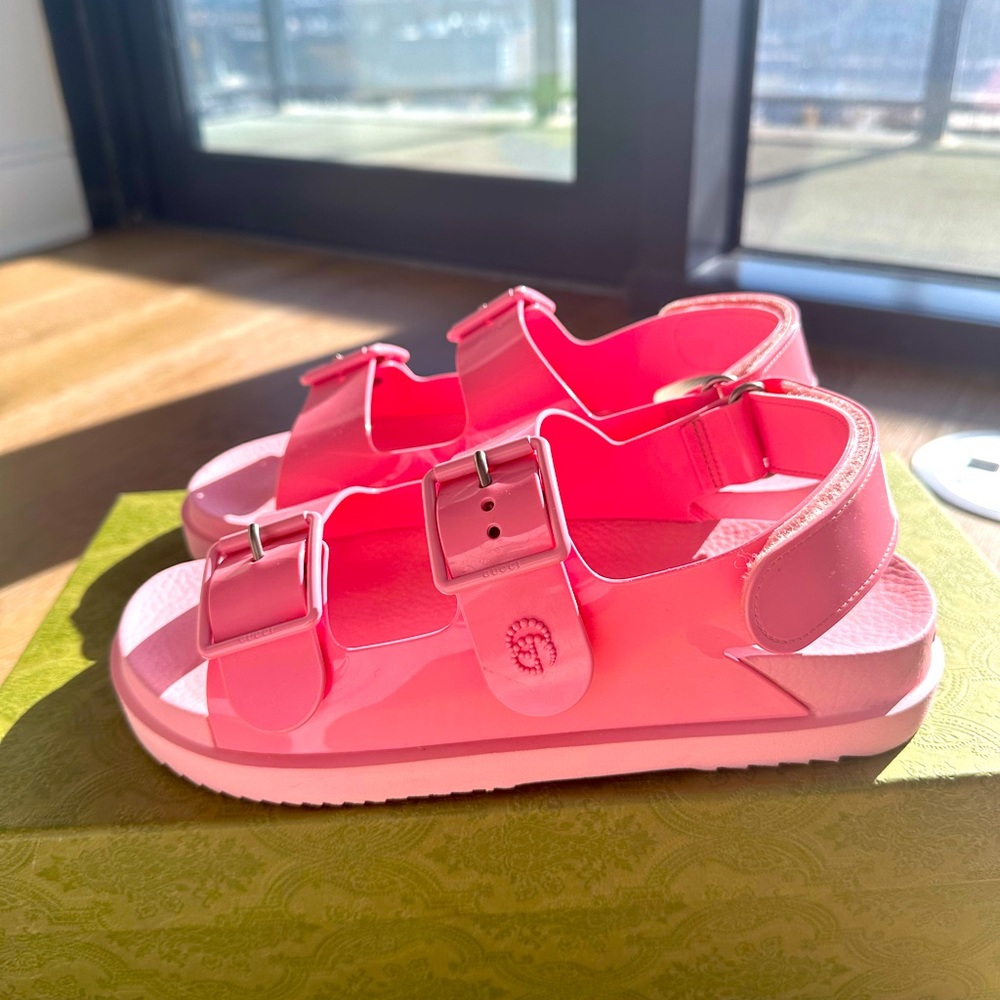 Gucci dad sandals pink